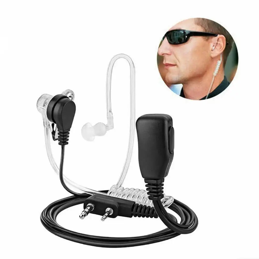 Nahaufnahme des 2-Pin-K-Steckers, der die Kompatibilität mit verschiedenen Funkgeräten zeigt.