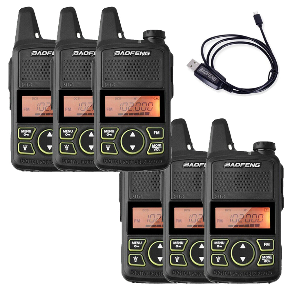 6er-Set Baofeng T1 Mini-Walkie-Talkies, schwarze Geräte inklusive Programmierkabel.