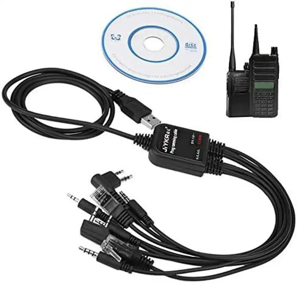 Die vielseitigen Adapter des 8-in-1 Programmierkabels im Fokus, ideal für verschiedene Funkgeräte, wie Baofeng, Motorola, Yaesu, TYT, HYT