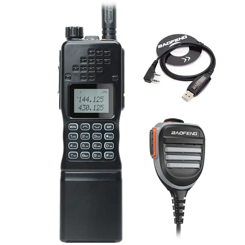 Schwarzes Baofeng AR-152 15W Militärfunkgerät, komplett mit Programmierkabel und wasserdichtem Lautsprechermikrofon für den Außeneinsatz.