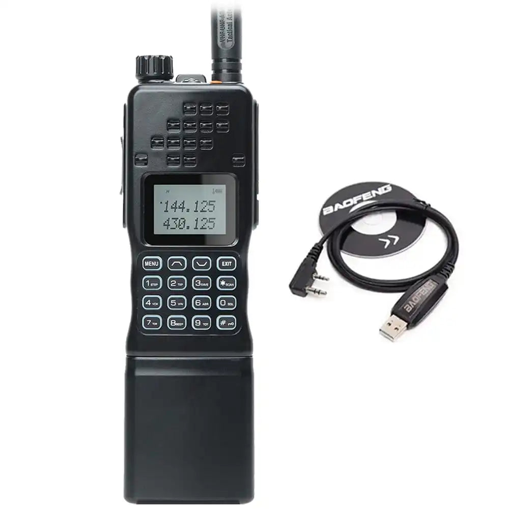 Schwarzes Baofeng AR-152 15W Langstrecken-Funkgerät mit Programmierkabel für flexible Konfigurationen.