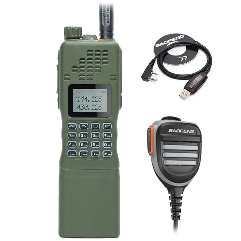 Baofeng AR-152 15W Militärfunkgerät in Grün, inklusive Programmierkabel und wasserdichtem Lautsprechermikrofon für den Einsatz unter schwierigen Bedingungen.