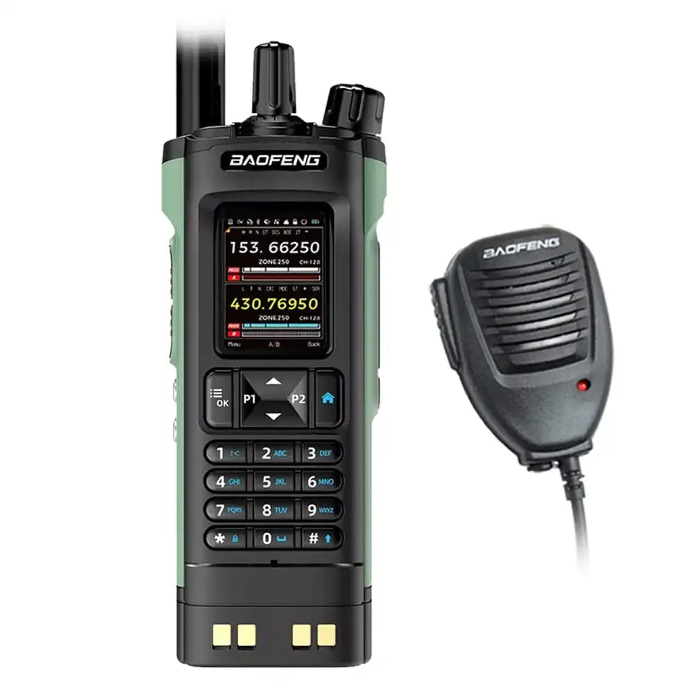 Baofeng DM-32 10W DMR Funkgerät mit GPS und externem Lautsprechermikrofon für klare und freihändige Kommunikation.