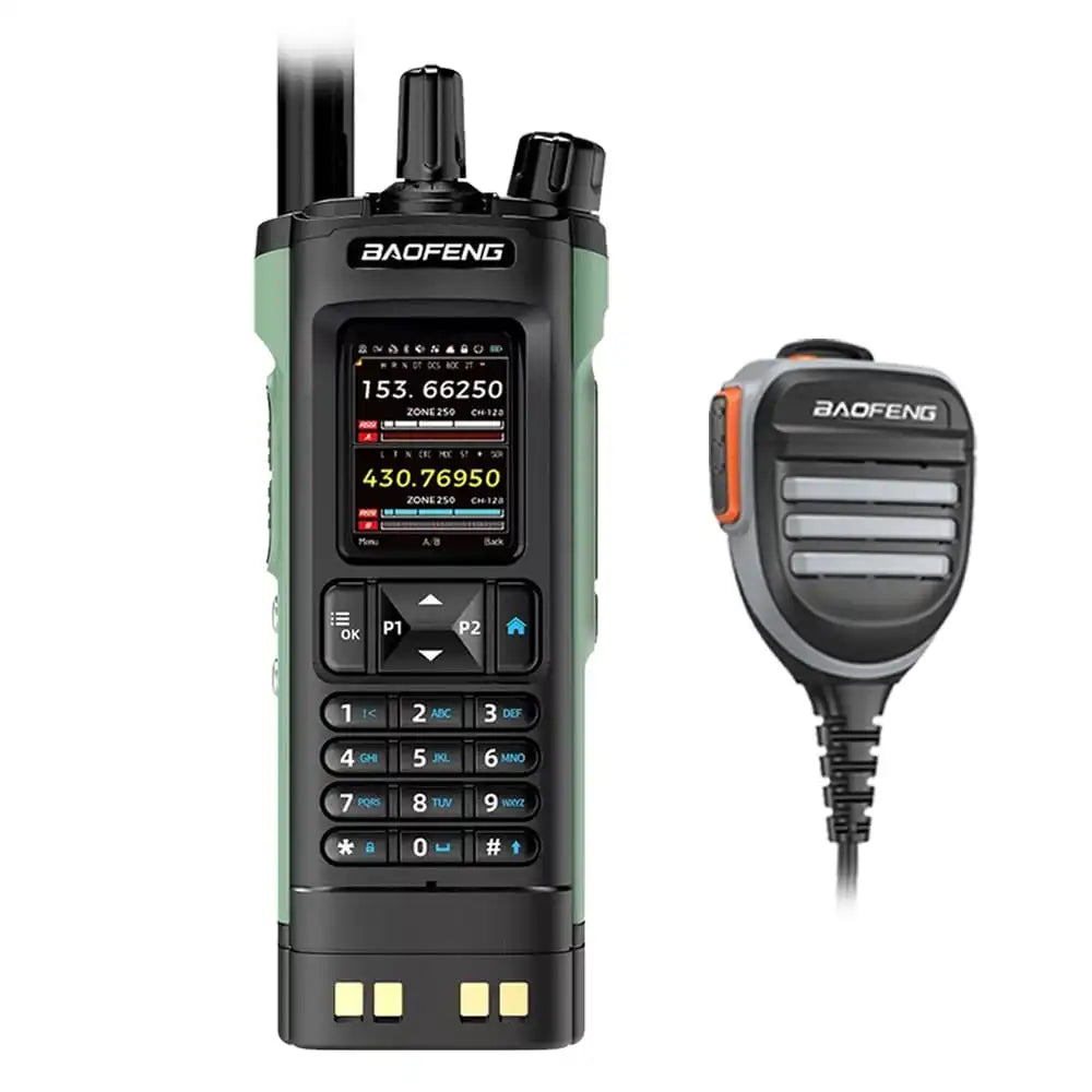 Baofeng DM-32 10W Multi-Band Funkgerät mit GPS und wasserdichtem Lautsprechermikrofon, ideal für den Außeneinsatz bei jedem Wetter.