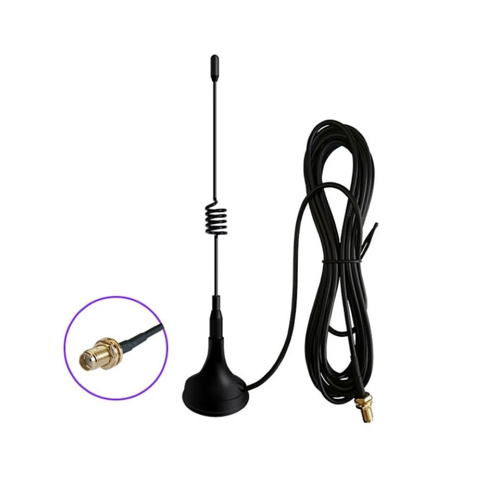 Schwarze Magnetfußantenne für Baofeng-Handfunkgeräte, einschließlich UV-5R, BF-888S, UV-82 und BF-F8HP. Die Antenne verfügt über einen federbelasteten Fuß und ein langes Koaxialkabel mit SMA-Buchse (im vergrößerten Kreis dargestellt). Der Magnetfuß ermöglicht eine einfache Montage an Fahrzeugen oder anderen Metalloberflächen.