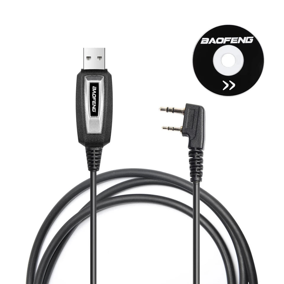 Detaillierte Ansicht des USB-Steckers des Baofeng Programmierkabels, bereit für den Anschluss an einen Computer.