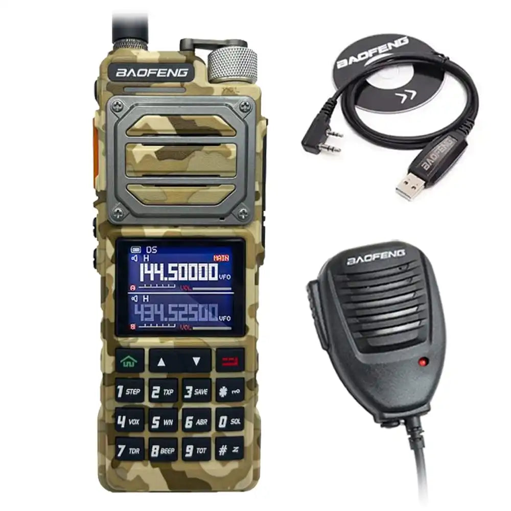 Baofeng UV-25 10W Funkgerät in Tarnoptik, komplett mit Programmierkabel und externem Lautsprechermikrofon für vielseitige Nutzung.