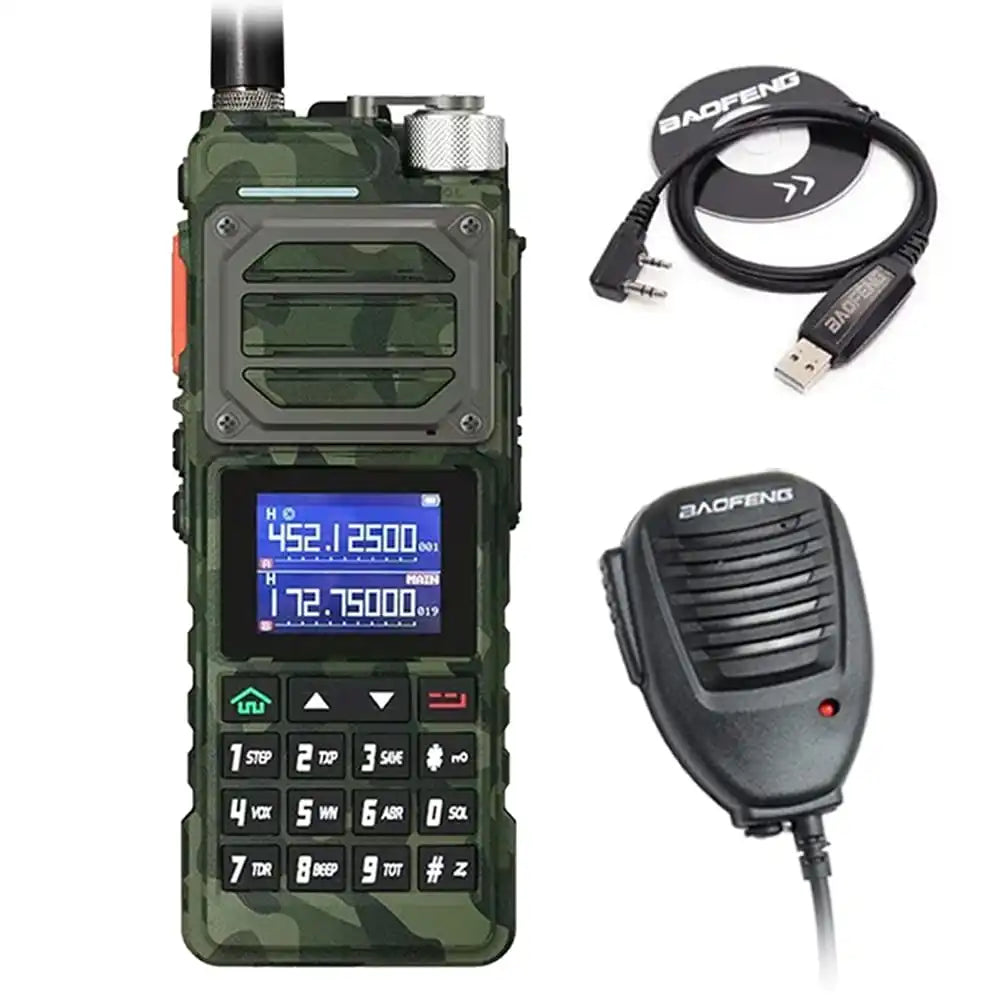Baofeng UV-25 10W Funkgerät in Militärgrün, ausgestattet mit Programmierkabel und Lautsprechermikrofon für zuverlässige Kommunikation.