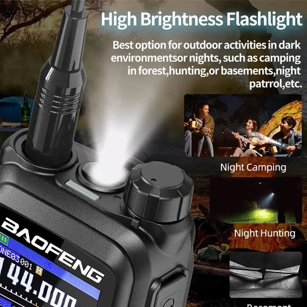 Baofeng UV-28 Pro Walkie-Talkie mit heller LED-Taschenlampe, ideal für Outdoor-Aktivitäten wie Camping und Jagd bei Nacht.