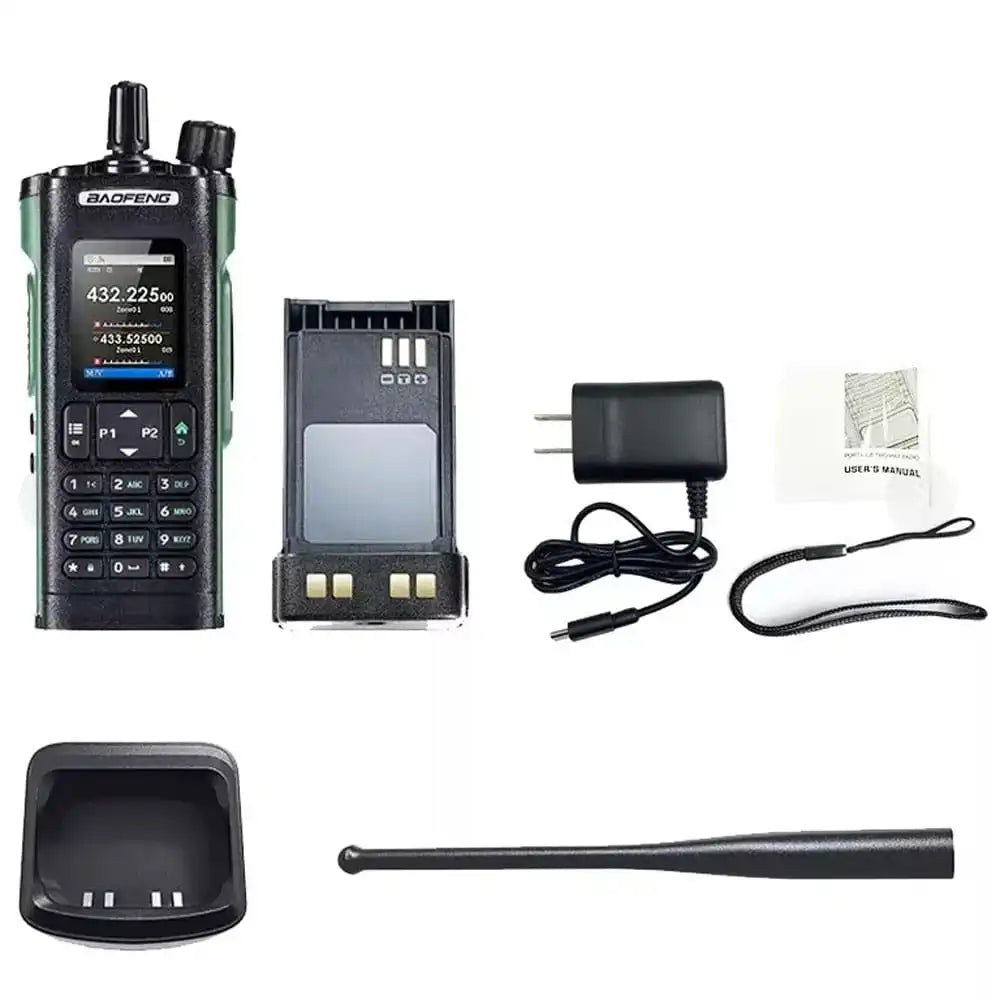 Umfassende Übersicht über den Lieferumfang des Baofeng UV-32 GPS-Walkie-Talkies: UV-32-Funkgerät, Benutzerhandbuch, Ladegerät, Netzteil, Antenne, Akku, Trageschlaufe und Schutzhülle.“ Koffer. Dieses komplette 10-W-Multiband-Funkgerät ist für die Kommunikation über große Entfernungen geeignet.