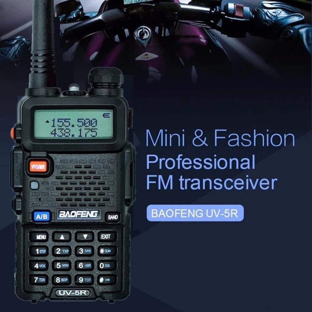Baofeng UV-5R Dual-Band VHF/UHF Funkgerät in Schwarz, präsentiert als kompaktes und professionelles FM-Transceiver, ideal für Outdoor-Aktivitäten.
