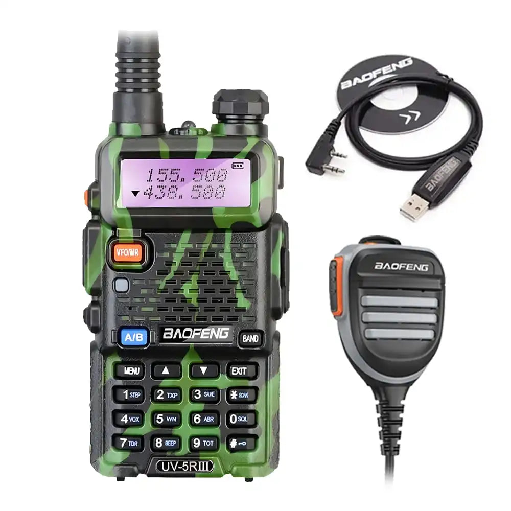 Baofeng UV-5R III Tri-Band Walkie-Talkie in Grün mit wasserdichtem Lautsprechermikrofon und Programmierkabel.