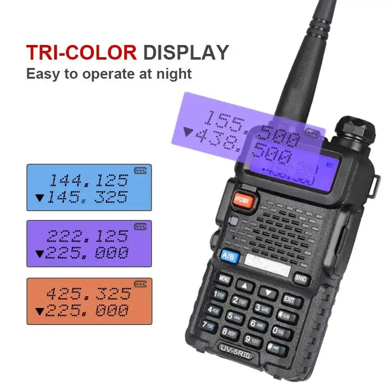 Das Baofeng UV-5R III Funkgerät mit dreifarbigem Display, das die einfache Bedienung bei Nacht durch die Optionen Blau, Lila und Orange für die Bildschirmbeleuchtung demonstriert.