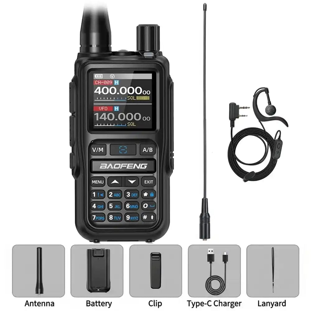 Erweitertes Produktpaket des Baofeng-Funkgeräts UV-5R Mini Schwarz. Neben dem Standardzubehör werden zusätzlich eine lange Antenne und ein Ohrhörer-Headset gezeigt.