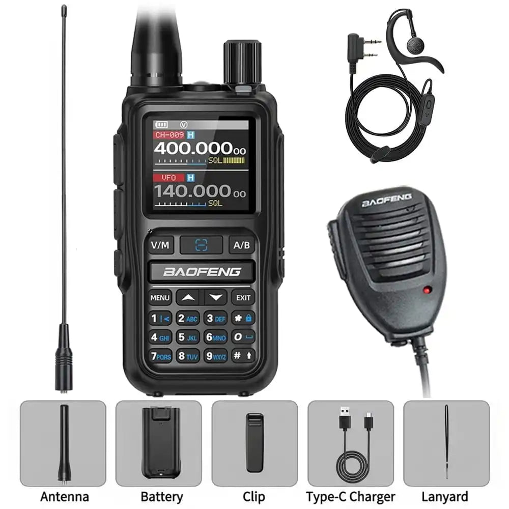 Professionelles Zubehörset für das Baofeng-Funkgerät UV-5R Mini Schwarz. Zum Lieferumfang gehören das Standardzubehör, eine lange Antenne, ein Ohrhörer-Headset und ein Lautsprechermikrofon.