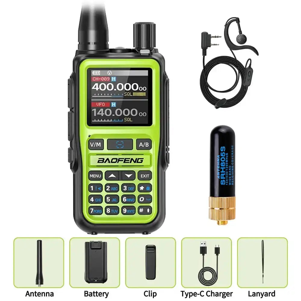 Spezielles Zubehörpaket für das Baofeng-Funkgerät UV-5R Mini Grün. Im Lieferumfang sind das Standardzubehör, ein Ohrhörer-Headset und eine kurze, leistungsstarke SRH805S-Antenne enthalten.