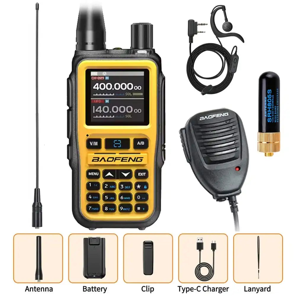 Vollständiges Premium-Paket des Baofeng-Funkgeräts UV-5R Mini Gelb. Es enthält das Standardzubehör, eine lange Antenne, eine kurze SRH805S-Antenne, ein Ohrhörer-Headset und ein Lautsprechermikrofon.