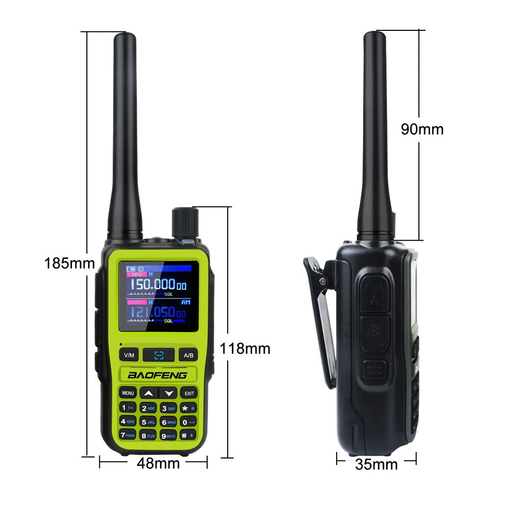 Eine Maßzeichnung eines grünen Baofeng UV-5R Mini Funkgeräts aus zwei Perspektiven. Die Frontalansicht zeigt eine Gesamthöhe von 185 mm, eine Gehäusehöhe von 118 mm und eine Breite von 48 mm. Die Seitenansicht mit Gürtelclip hat eine Tiefe von 35 mm und zeigt eine Antennenlänge von 90 mm.