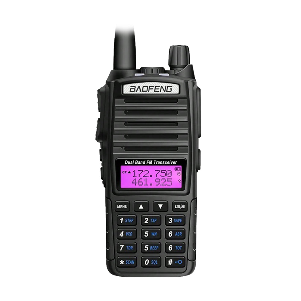 Vorderansicht des Baofeng UV-82 8W Dualband-Funkgeräts auf weißem Hintergrund.
