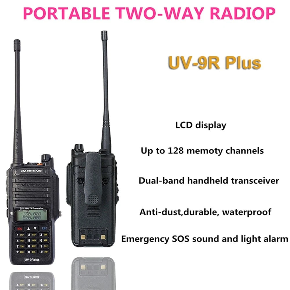 Das tragbare Baofeng UV-9R Plus Funkgerät mit einer Liste seiner Hauptmerkmale: LCD-Display, 128 Speicherkanäle, Dualband-Transceiver, Staubdichtigkeit, Wasserdichtigkeit und SOS-Notfallalarm.