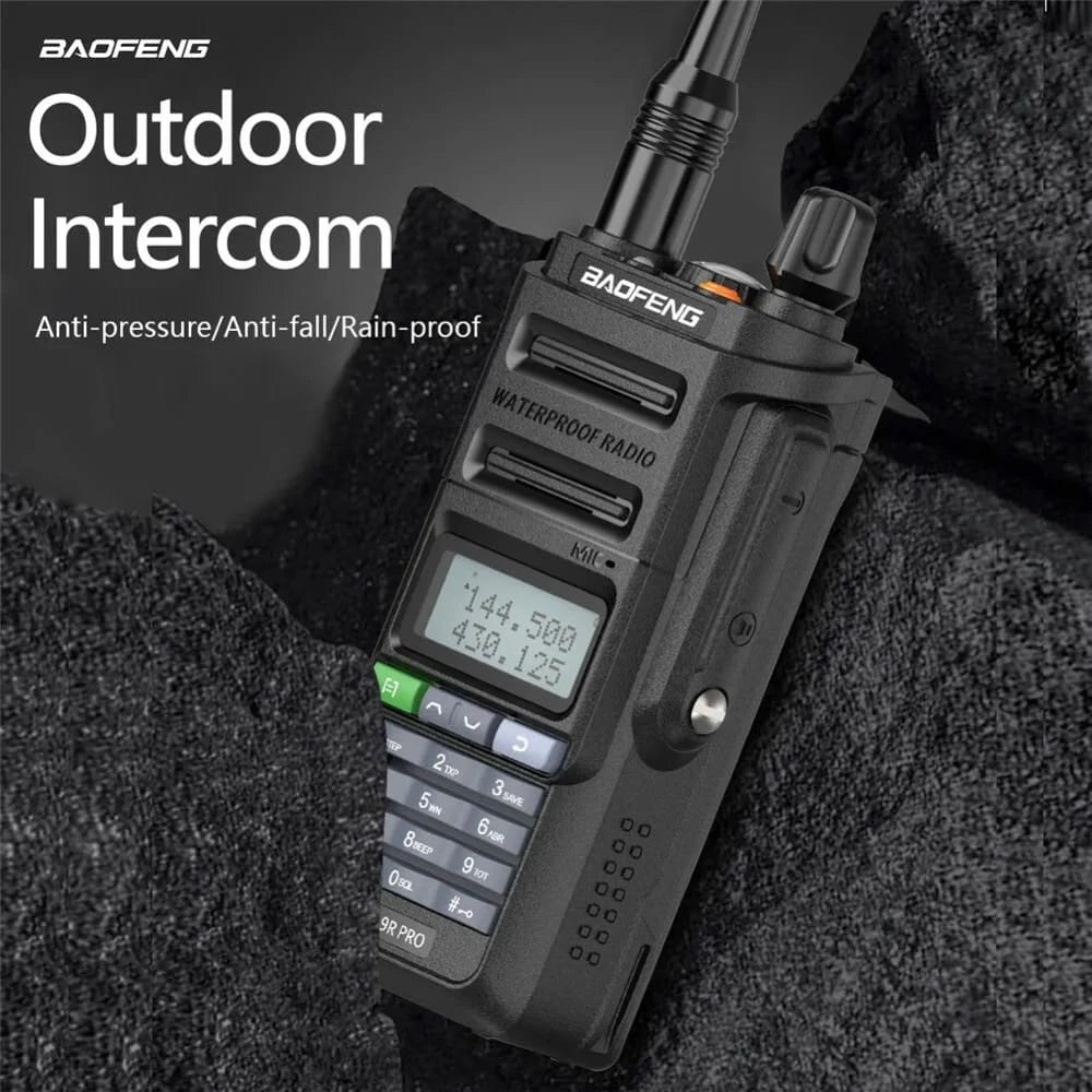 Baofeng UV-9R Pro Outdoor Intercom Funkgerät, IP68 wasserdicht, sturz- und druckfest, ideal für den Einsatz im Freien.