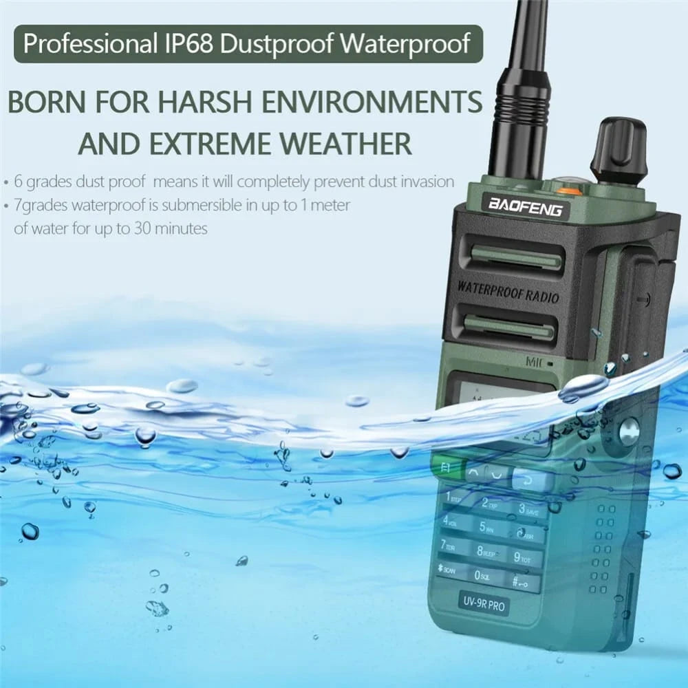 Baofeng UV-9R Pro Walkie-Talkie in Grün, professionell IP68 staub- und wasserdicht, gebaut für raue Umgebungen und extremes Wetter, tauchbar bis 1 Meter für 30 Minuten.