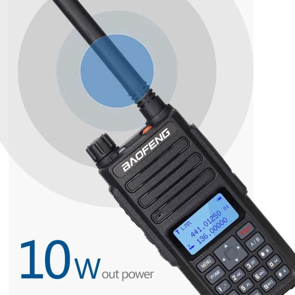 Baofeng BF-H6 10W Handfunkgerät mit abnehmbarer Dualband-Antenne, optimiert für verbesserte Reichweite und Signalqualität.