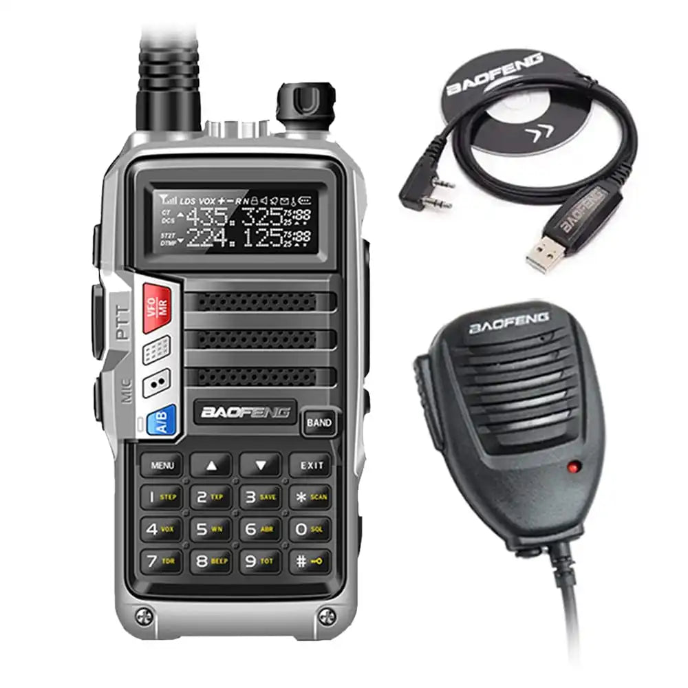 Baofeng UV-S9 Tri-Band 8W Funkgerät in Silber mit Programmierkabel und externem Lautsprechermikrofon für erweiterte Nutzung.