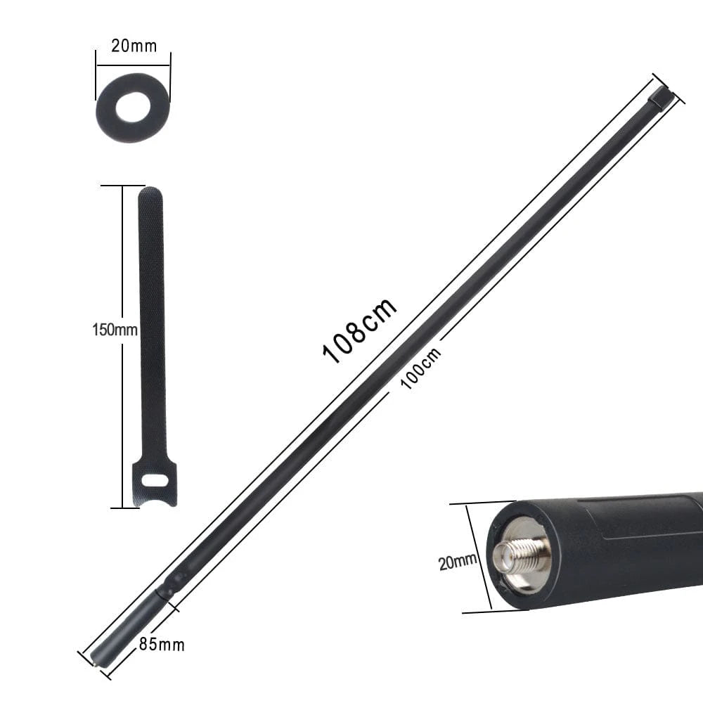 alt-text: "Ein Produktbild der faltbaren CS Taktischen Antenne mit Bema%C3%9Fungen. Die Gesamtl%C3%A4nge ist mit 108 cm angegeben. Detailansichten zeigen die L%C3%A4nge der einzelnen Teile (100 cm, 150 mm und 85 mm) sowie den SMA-Female-Anschluss.