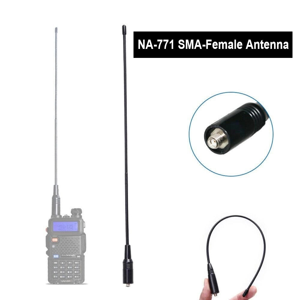 Die NA-771 SMA-Female Antenne in der langen, geraden Version, eine flexible Version und eine Nahaufnahme des SMA-Anschlusses. Links ist ein Baofeng Funkgerät mit der Antenne abgebildet.